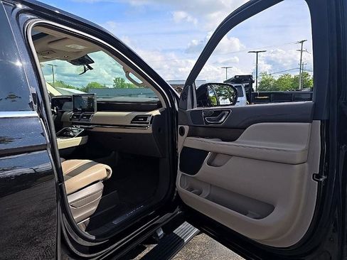 Used 2024 Lincoln Navigator Premiere image 37