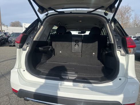 Used 2020 Nissan Rogue SV image 33
