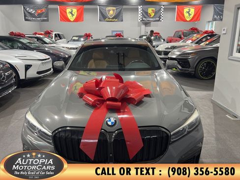 Used 2022 BMW 740i w/ M Sport Package RWD image 8