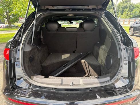 Used 2018 Lincoln MKT AWD image 9