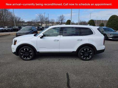 Used 2025 Kia Telluride AWD image 2