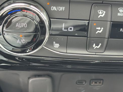 New 2026 Chevrolet Trax LT w/ LT Convenience Package FWD image 30