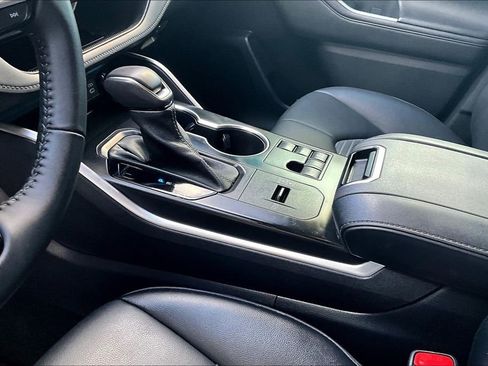 Used 2023 Toyota Highlander XSE image 18