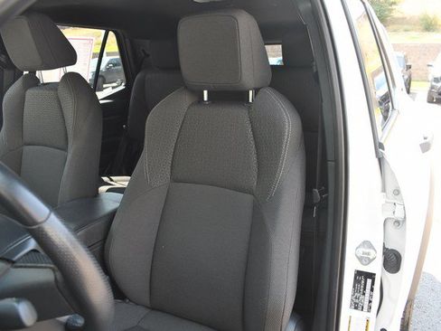 Certified 2025 Toyota 4Runner SR5 AWD/4WD image 17