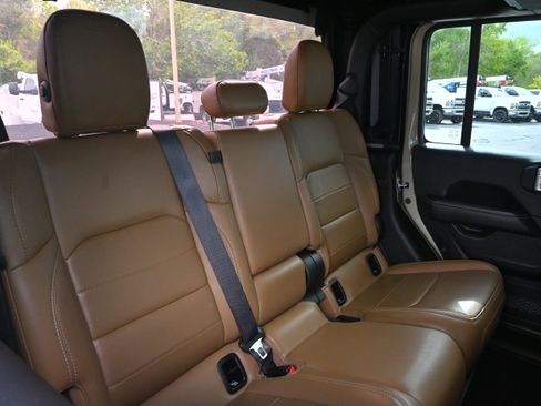 Used 2022 Jeep Gladiator Overland image 8