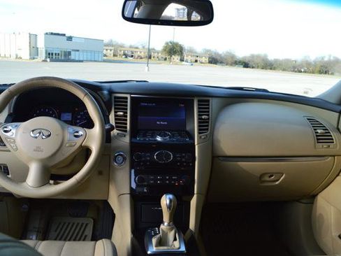 Used 2017 INFINITI QX70 2WD w/ Premium Package image 14