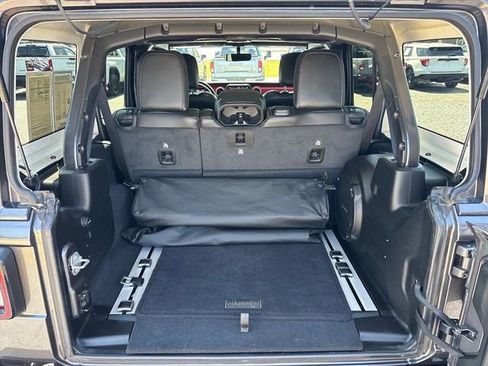Used 2022 Jeep Wrangler Unlimited Rubicon w/ Cold Weather Group AWD/4WD image 7