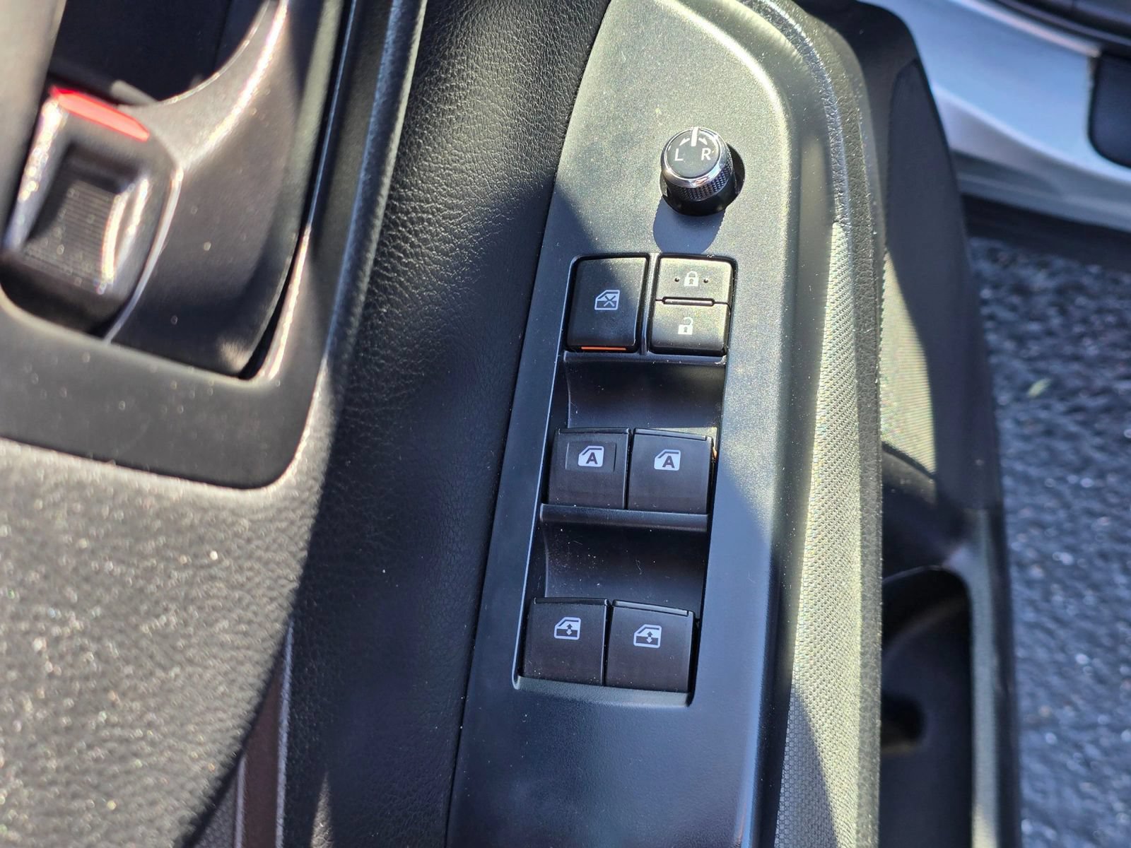 Used 2019 Toyota Highlander LE FWD image 22