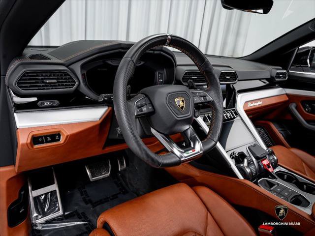 Used 2022 Lamborghini Urus AWD/4WD image 24