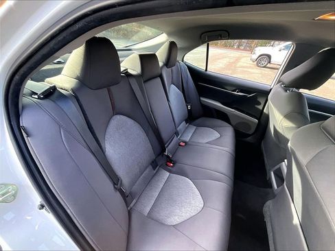 Used 2020 Toyota Camry LE image 11