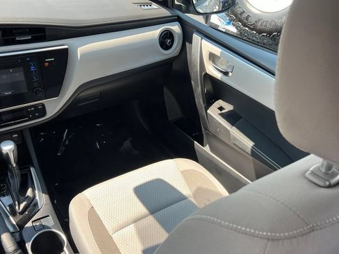 Used 2017 Toyota Corolla LE w/ Carpet Mat Package (TMS) FWD image 18