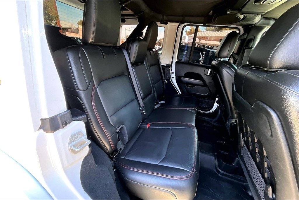 Used 2022 Jeep Wrangler Unlimited Rubicon w/ LED Lighting Group AWD/4WD image 18