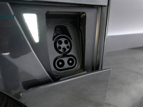 Used 2023 Lucid Air Grand Touring image 24