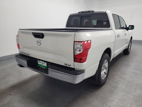 Used 2018 Nissan Titan SV image 9