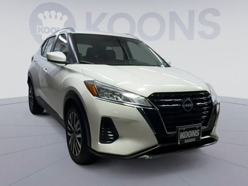 Used 2024 Nissan Kicks SV FWD image 2