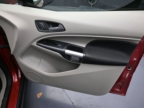 Used 2021 Ford Transit Connect XLT image 32