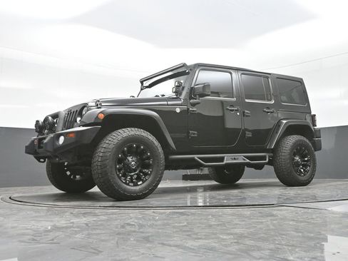 Used 2015 Jeep Wrangler Unlimited Sahara image 23