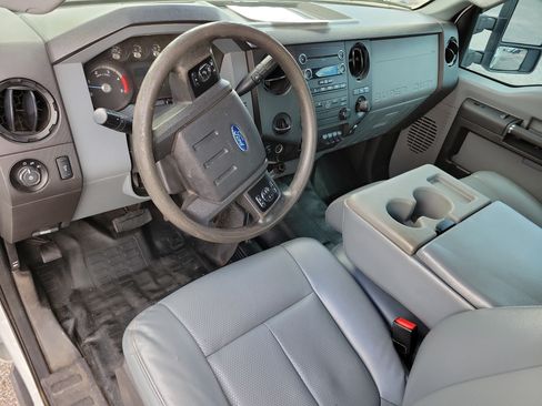 Used 2015 Ford F250 XL w/ Power Equipment Group AWD/4WD image 9