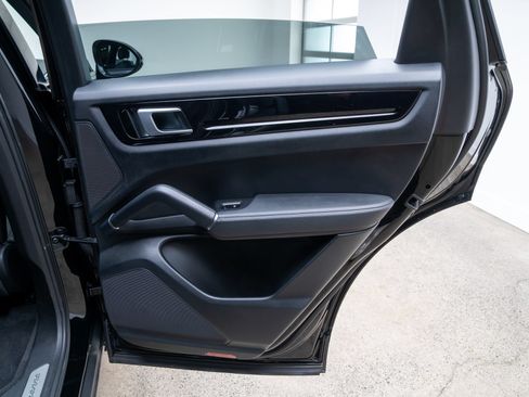 Used 2019 Porsche Cayenne AWD/4WD image 22