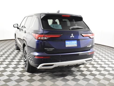 Used 2023 Mitsubishi Outlander SE image 7