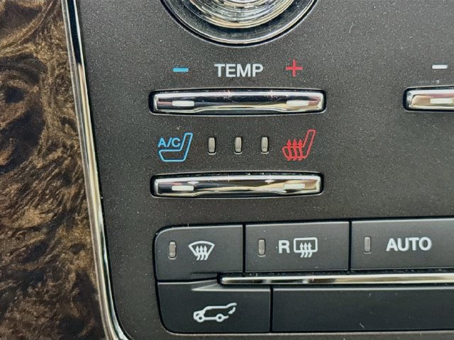 Used 2017 Lincoln Navigator L Select RWD image 21