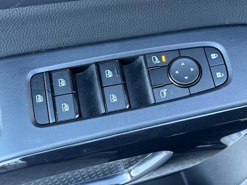 Used 2024 Nissan Pathfinder SV image 17