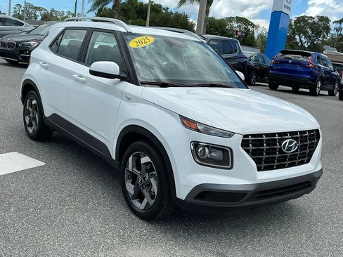 Used 2025 Hyundai Venue SEL FWD image 10