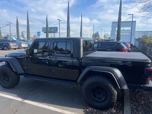Used 2024 Jeep Gladiator Mojave w/ Convenience Group image 9