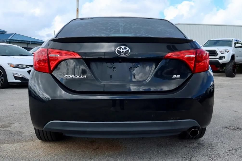 Used 2017 Toyota Corolla SE FWD image 3
