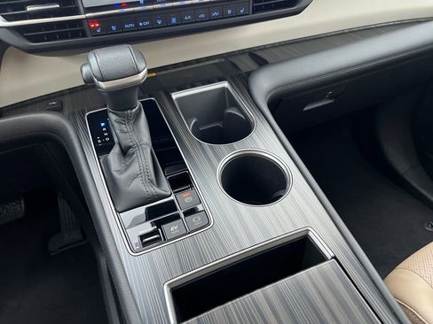 Used 2021 Toyota Sienna Limited image 30