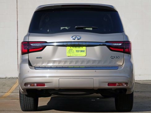 Used 2024 INFINITI QX80 Sensory AWD/4WD image 11