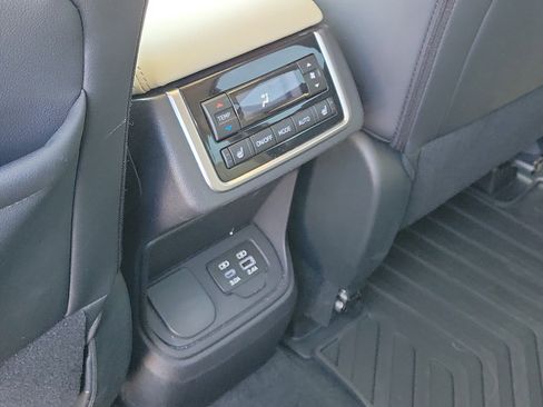 Used 2024 Subaru Ascent Limited w/ Technology Package image 15