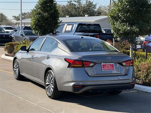 Used 2025 Nissan Altima 2.5 SV image 5