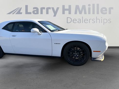 Used 2022 Dodge Challenger R/T w/ Plus Package image 15