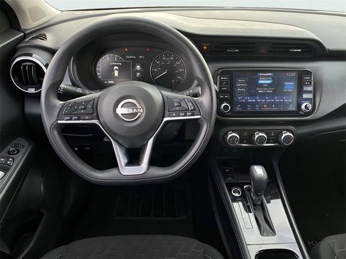 Used 2023 Nissan Kicks SV image 17