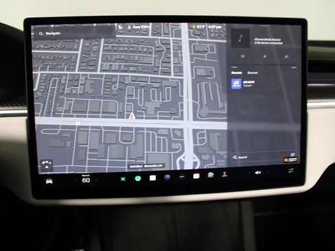 Used 2022 Tesla Model X Plaid image 16