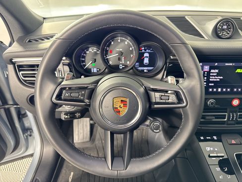 Certified 2026 Porsche Macan AWD/4WD image 17