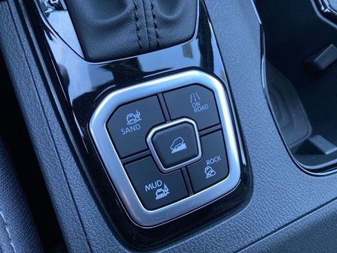 New 2026 Nissan Frontier SV image 18