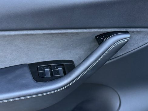 Used 2020 Tesla Model Y Long Range image 29