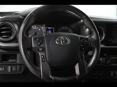 Used 2018 Toyota Tacoma TRD Sport w/ Technology Package image 7