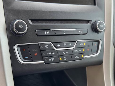 Used 2016 Ford Fusion SE w/ Equipment Group 202A FWD image 30