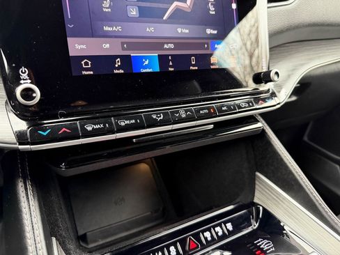 Used 2023 Jeep Wagoneer Series III w/ Convenience Group I image 37