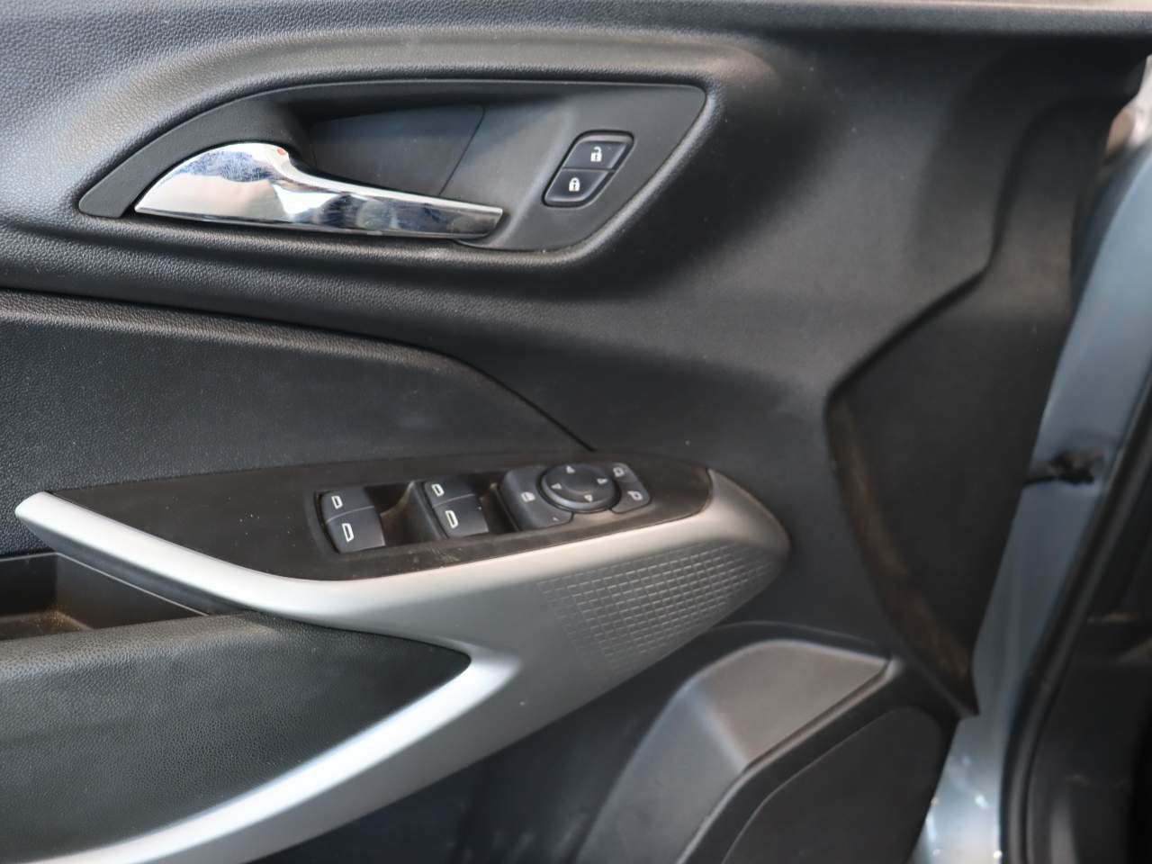 Used 2024 Chevrolet Trax LS w/ LS Convenience Package FWD image 13