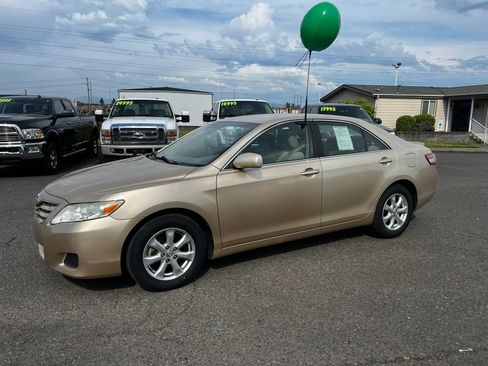 Used 2011 Toyota Camry LE w/ LE Extra-Value Pkg FWD image 7
