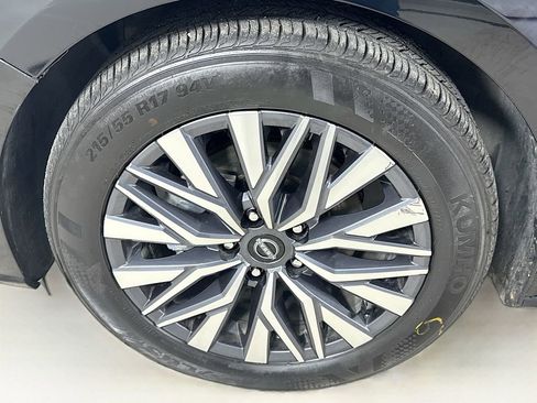 Used 2025 Nissan Altima 2.5 SV FWD image 37