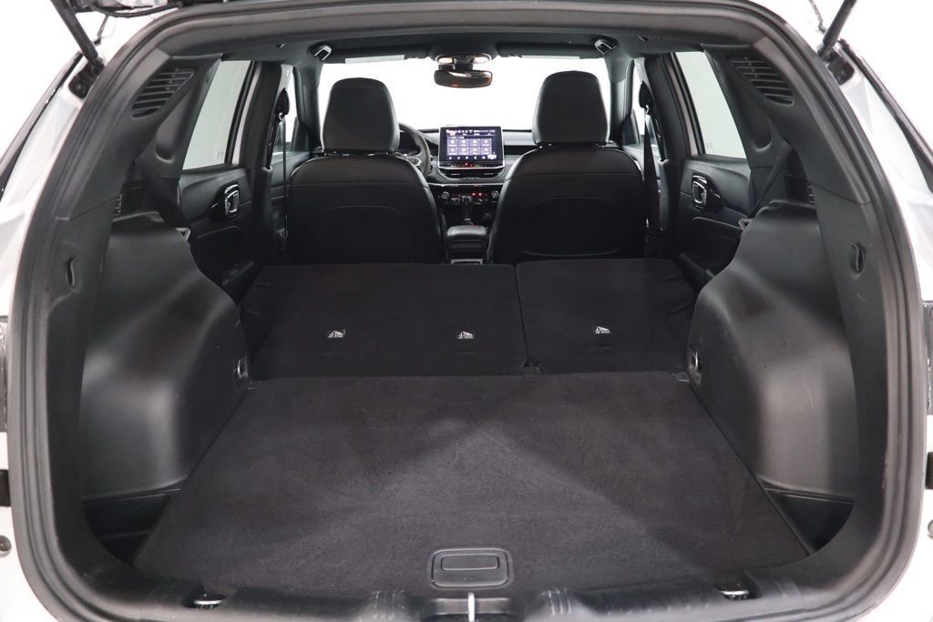 Used 2025 Jeep Compass Trailhawk AWD/4WD image 38
