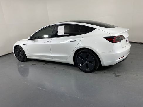 Used 2023 Tesla Model 3 Standard Range image 4