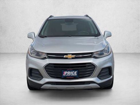Used 2018 Chevrolet Trax LT w/ LT Convenience Package image 2