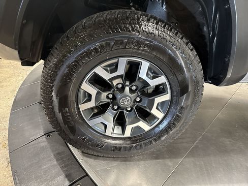 Used 2018 Toyota Tacoma TRD Off-Road image 10