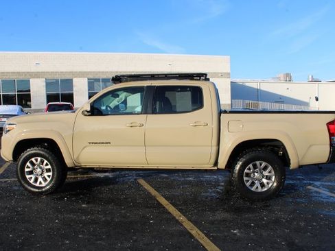 Used 2017 Toyota Tacoma SR5 w/ Tow Package image 7